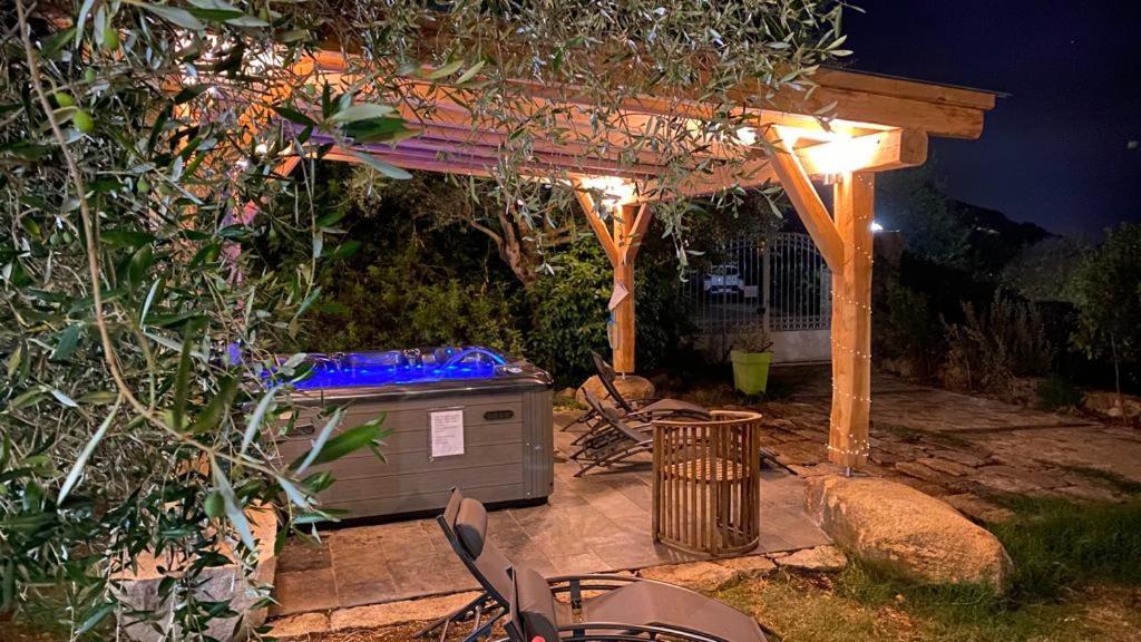 Entre Mer & Maquis, L'Ame De La Corse En Gites De Charme Avec Jacuzzi, Proche Ajaccio Peri Exterior foto